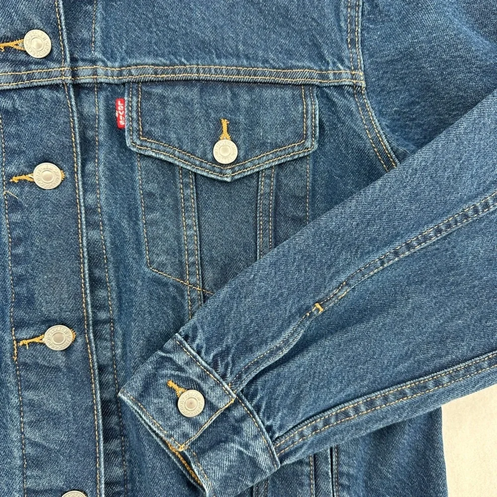 Levi Strauss Co Womens Size L Denim Jacket  Blue Trucker Style Classic Logo Warm